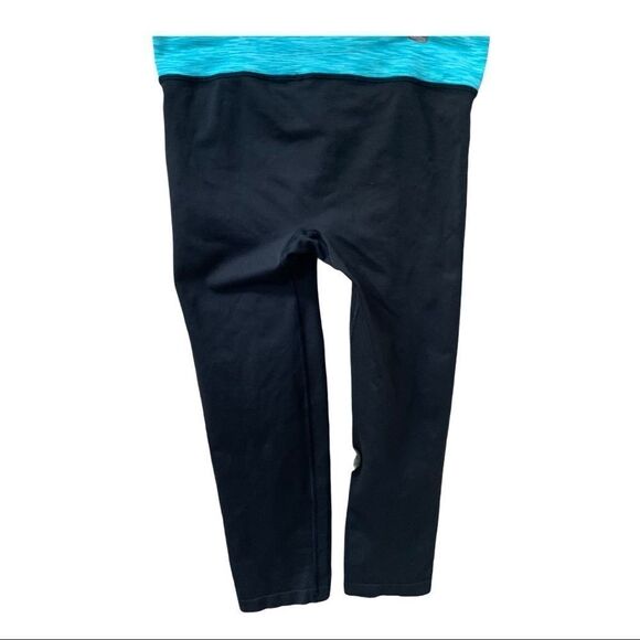 Pink Victoria Secret Yoga Capri Pants - Picture 4 of 6